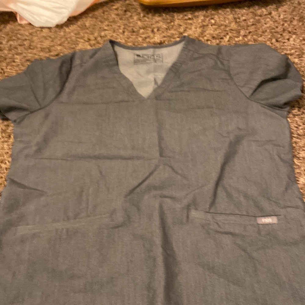 Medium figs grey scrub top